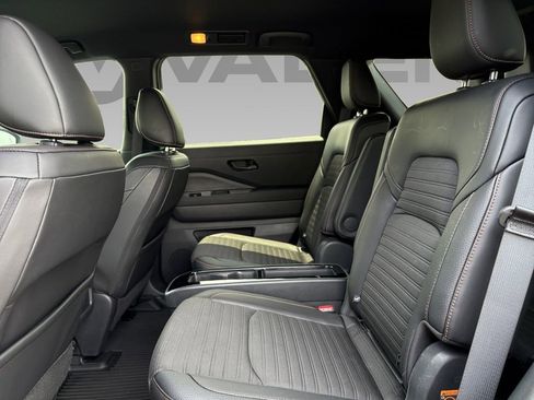 Used 2025 Nissan Pathfinder Rock Creek AWD/4WD image 5