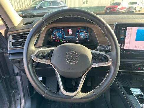 Used 2025 Volkswagen Atlas SE AWD/4WD image 14
