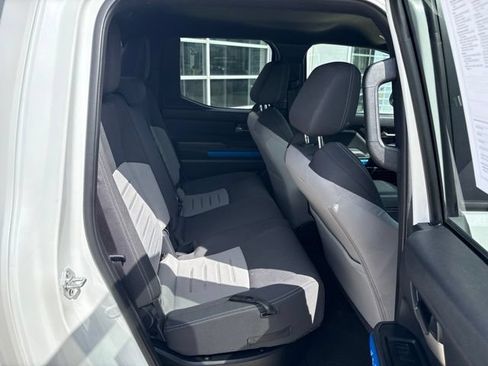 Used 2025 Toyota Tacoma TRD Sport AWD/4WD image 32