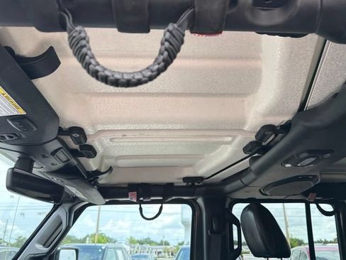Used 2018 Jeep Wrangler Unlimited Rubicon w/ Dual Top Group AWD/4WD image 22