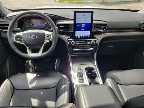 Used 2023 Ford Explorer Limited w/ Limited Technology Package RWD image 18
