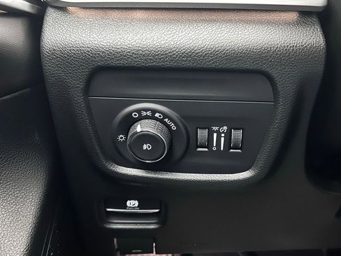 New 2025 Jeep Grand Cherokee Limited image 19