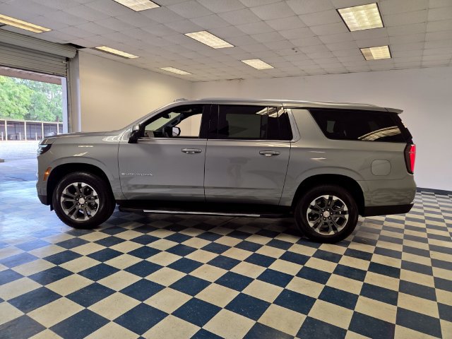 Used 2026 Chevrolet Suburban LS RWD image 4