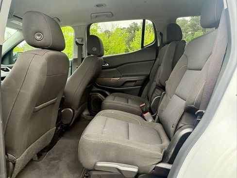Used 2023 GMC Acadia SLE w/ Driver Convenience Package FWD image 28