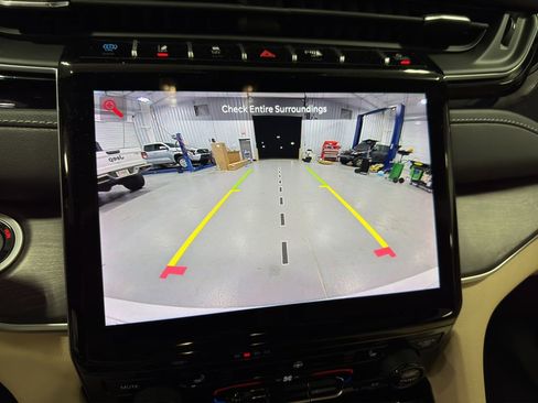 New 2024 Jeep Grand Cherokee Limited 4xe image 32