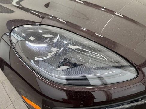 Certified 2025 Porsche Macan AWD/4WD image 11