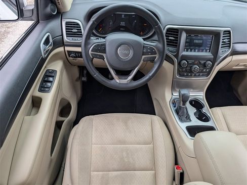 Used 2019 Jeep Grand Cherokee Laredo image 13