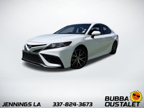 Used 2022 Toyota Camry SE image 1
