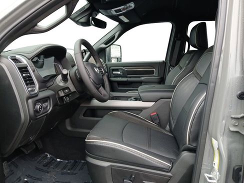 New 2026 RAM 2500 Laramie AWD/4WD image 19