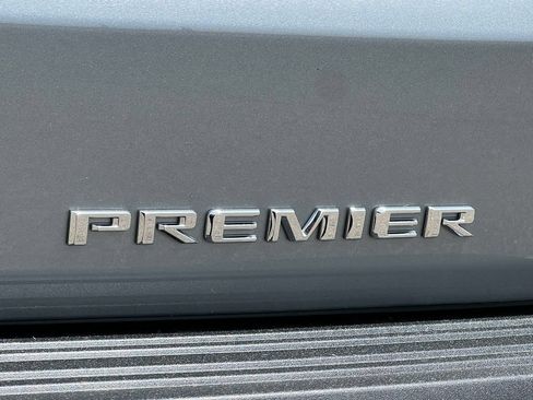 Used 2025 Chevrolet Suburban Premier AWD/4WD image 11