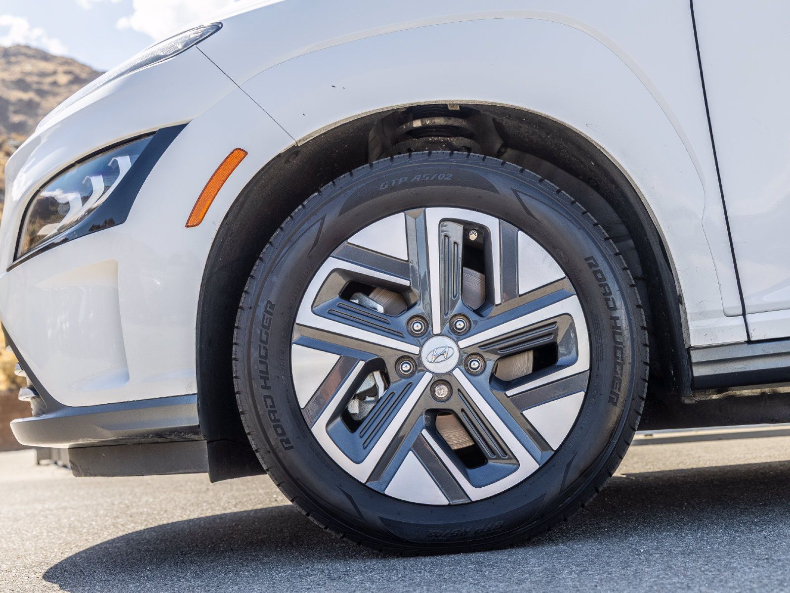 Used 2023 Hyundai Kona Limited FWD image 5