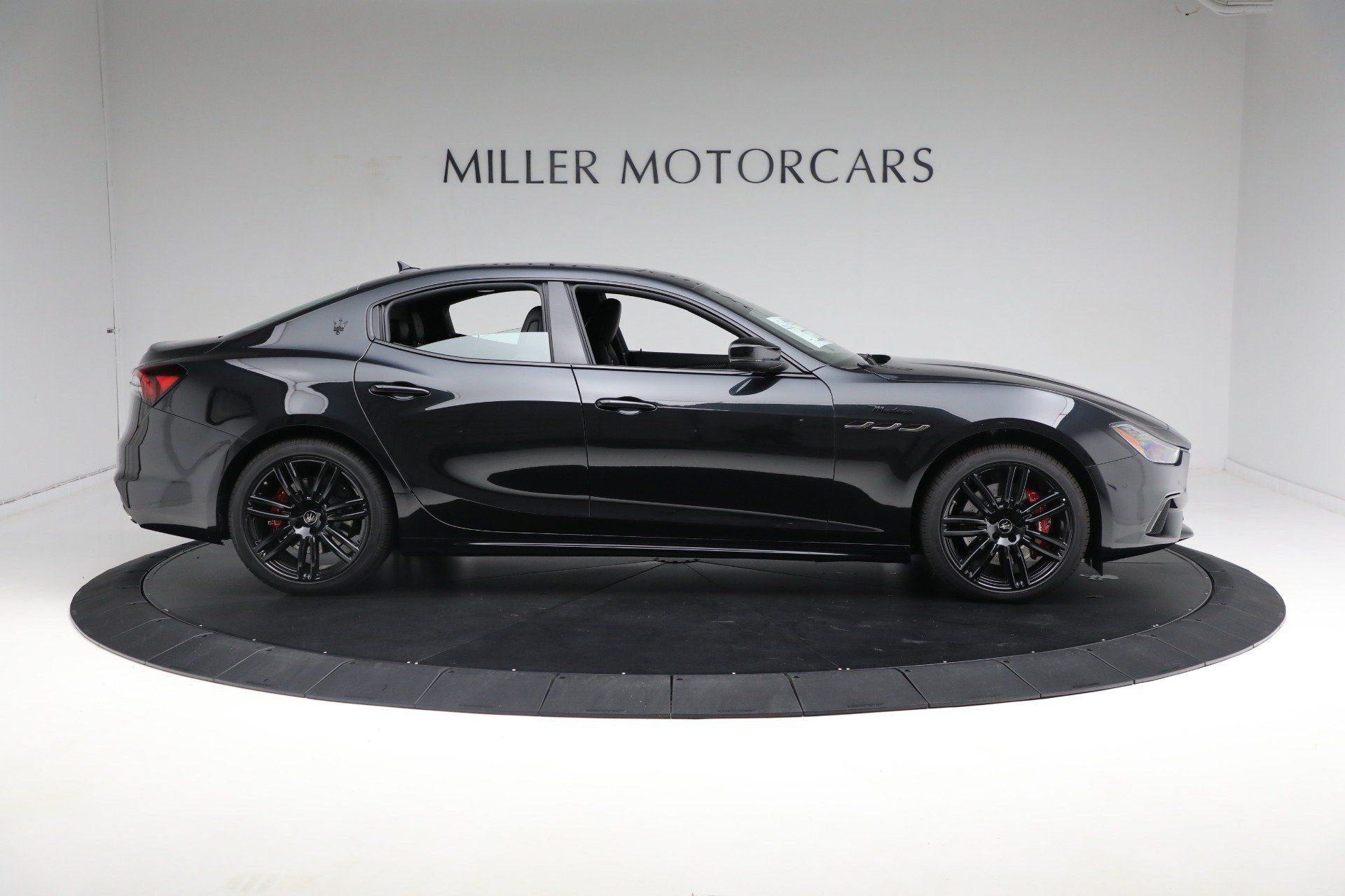 Certified 2024 Maserati Ghibli Modena Q4 AWD/4WD image 17