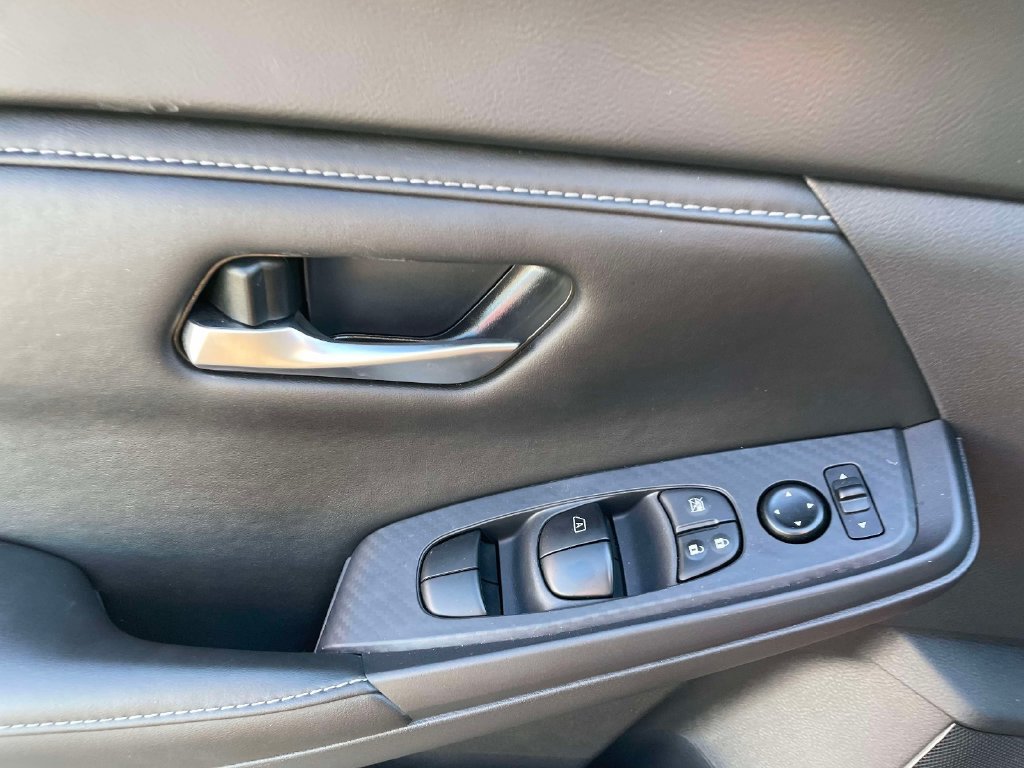 Used 2025 Nissan Sentra SV FWD image 19