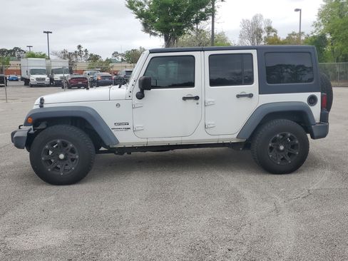 Used 2018 Jeep Wrangler Unlimited Sport w/ Connectivity Group image 12