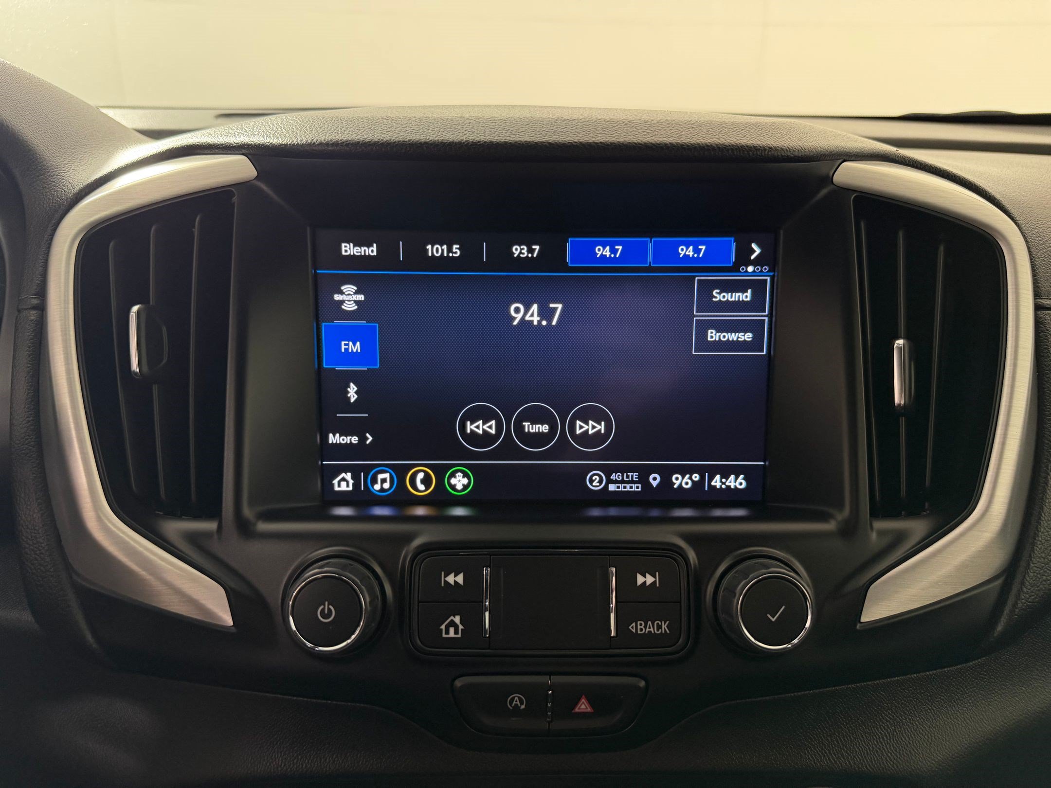 Used 2024 GMC Terrain SLT AWD/4WD image 23