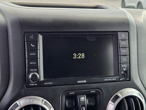 Used 2015 Jeep Wrangler Unlimited Sahara w/ Connectivity Group image 20