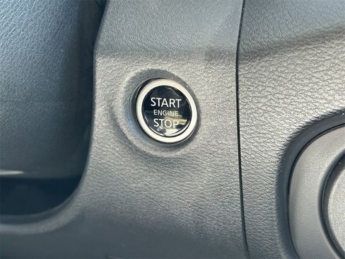 Used 2023 Nissan Frontier SV w/ SV Convenience Package image 24