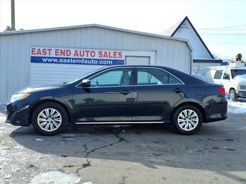 Used 2014 Toyota Camry LE image 2