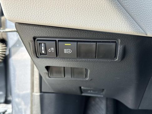 Used 2023 Toyota Corolla Cross L FWD image 42