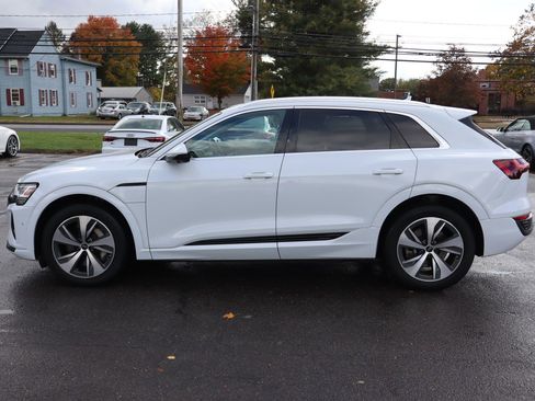 Used 2024 Audi Q8 e-tron Premium Plus w/ Premium Plus Package image 8