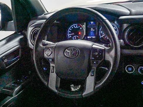 Used 2019 Toyota Tacoma TRD Off-Road w/ Technology Package image 16