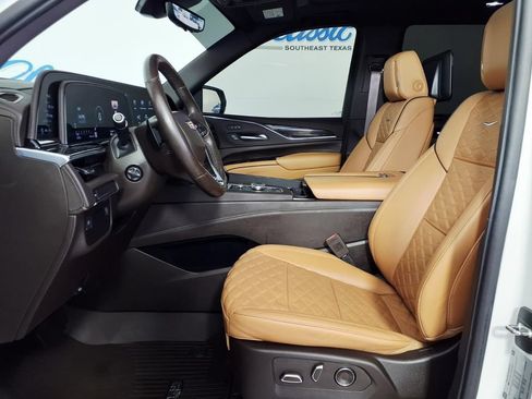 Used 2021 Cadillac Escalade Premium Luxury RWD image 7