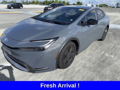 Used 2025 Toyota Prius Plug-In Hybrid image 1
