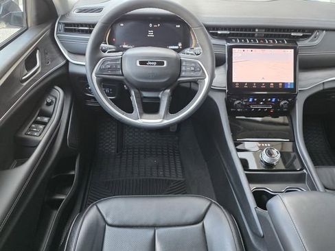 Used 2024 Jeep Grand Cherokee Limited w/ Luxury Tech Group II RWD image 11