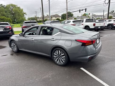 Used 2025 Nissan Altima 2.5 SV FWD image 4