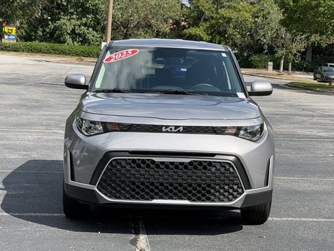 Used 2025 Kia Soul LX w/ LX Technology Package FWD image 2