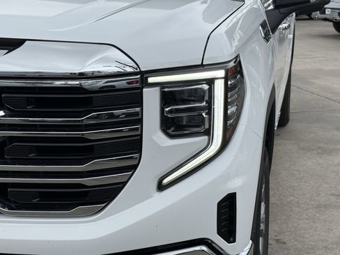 Used 2024 GMC Sierra 1500 SLT image 11