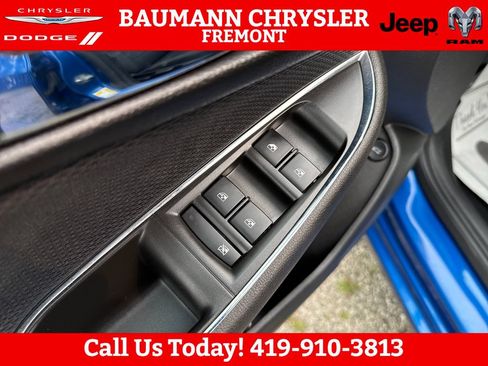 Used 2017 Chevrolet Cruze LT FWD image 11