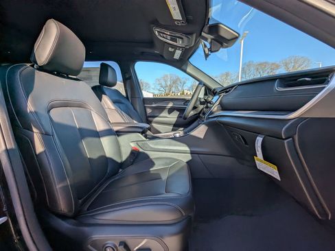 New 2025 Jeep Grand Cherokee L Limited image 25