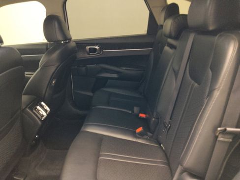 Used 2023 Kia Sorento S FWD image 18