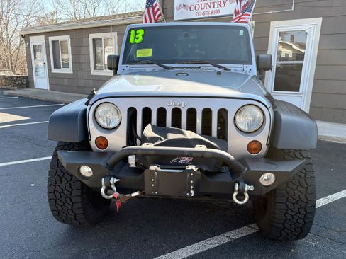 Used 2013 Jeep Wrangler Unlimited Sport image 2