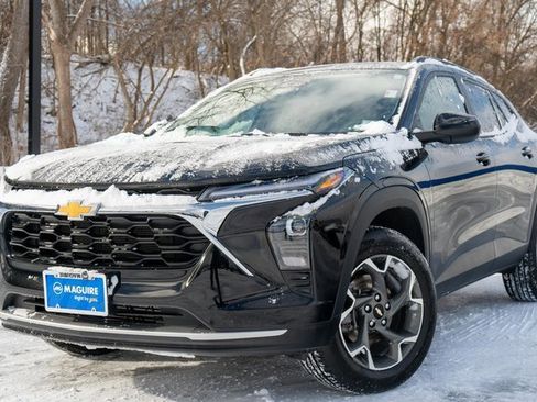 Used 2024 Chevrolet Trax LT w/ Driver Confidence Package image 1