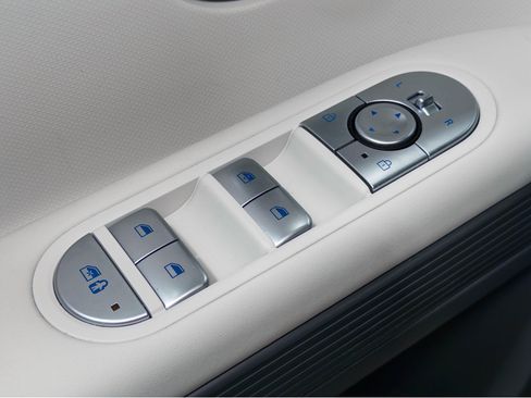 Used 2024 Hyundai Ioniq 5 SE image 7