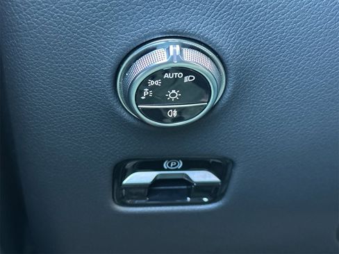 Certified 2025 Mercedes-Benz GLC 300 image 31