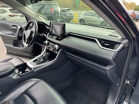 Used 2020 Toyota RAV4 XLE Premium image 14