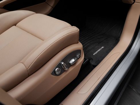 Certified 2026 Porsche Macan AWD/4WD image 37
