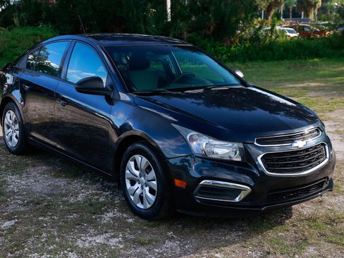 Used 2015 Chevrolet Cruze LS image 15