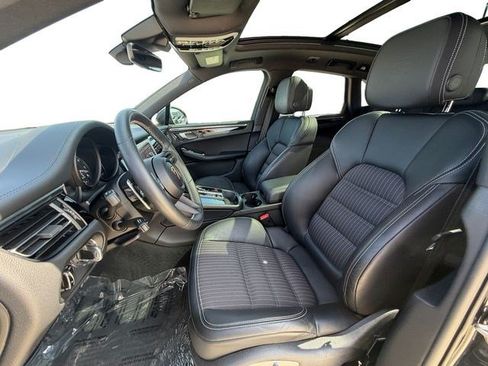 Used 2025 Porsche Macan AWD/4WD image 10