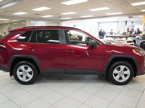 Used 2020 Toyota RAV4 LE image 17