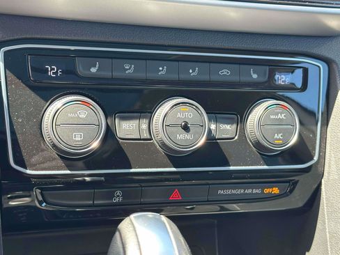 Used 2023 Volkswagen Atlas SEL Premium image 25