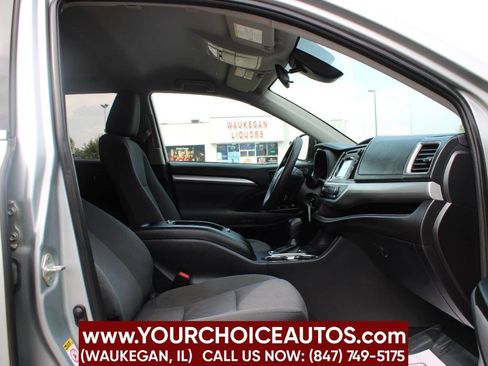 Used 2019 Toyota Highlander AWD V6 image 11