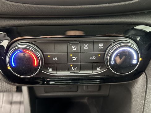 Certified 2023 Buick Encore GX Preferred w/ Cold Weather Comfort Package AWD/4WD image 18