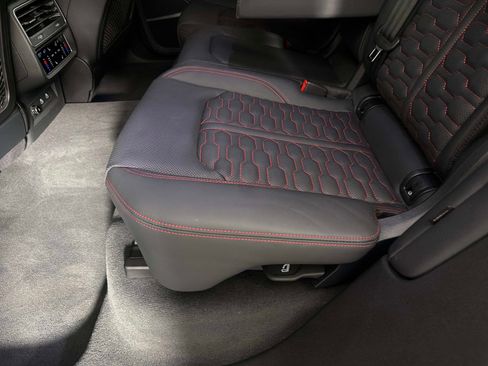 Used 2024 Audi RS Q8 4.0T image 30