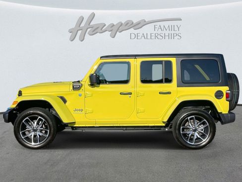 Used 2024 Jeep Wrangler Unlimited w/ LED Headlamp & Fog Lamp Group AWD/4WD image 34