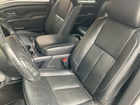 Used 2019 Nissan Titan SL w/ Midnight Edition image 32