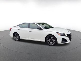 Used 2025 Nissan Altima 2.5 SV FWD video 2